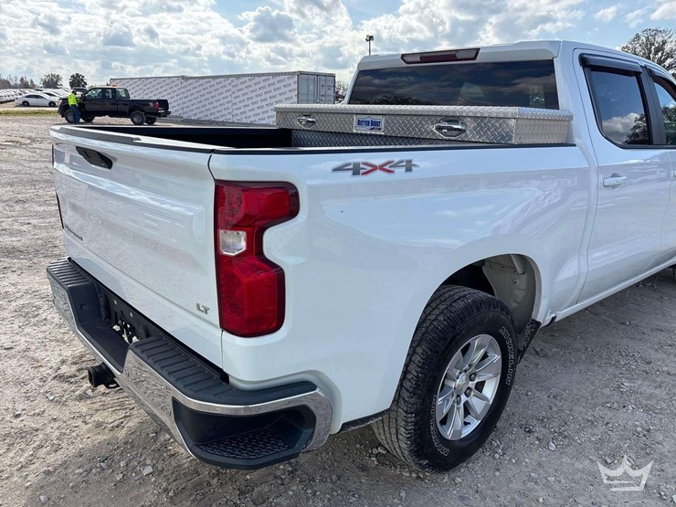 2019-chevrolet-silverado-1500-lt-4x4-crew-cab-pickup-truck-image-9