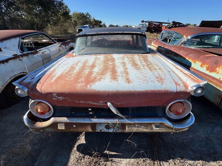 1959-ford-fairlane-500-skyliner-image-3
