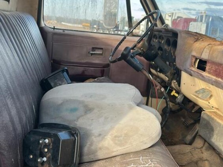 1986-gmc-c7d064-6x4-cab-&-chassis,-s/n-1gds7d4g6gv502071-(no-title---bill-of-sale-only):-as-is,-non-running-image-5