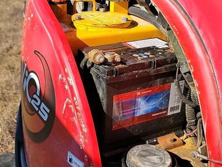 2013-yanmar-vio25-4-image-15