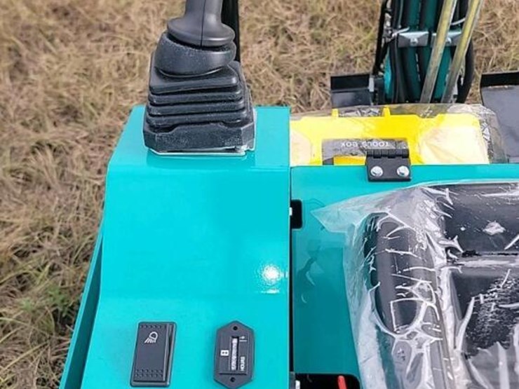 unused-2025-cfg-h15r-mini-excavator,-s/n-20250906w0011:-420cc-gas-eng.,-15"-bkt.,-4x6-tracks,-38.5"-base-image-9