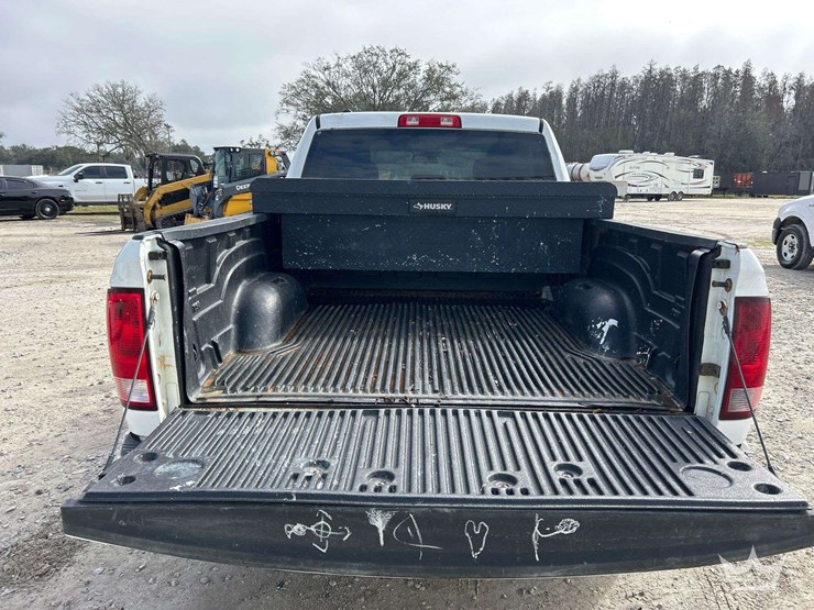 2015-dodge-1500-image-21