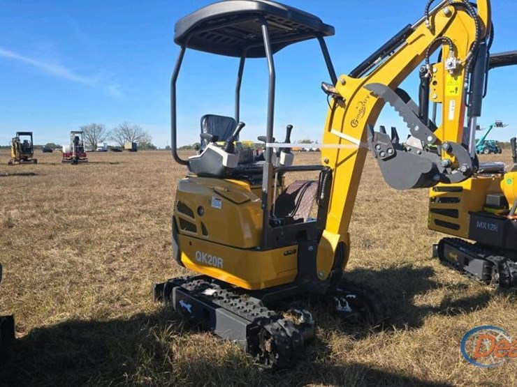 unused-2025-cfg-qk20r-mini-excavator,-s/n-9060863:-23hp-gas-eng.,-2-cylinders,-bkt.-image-4