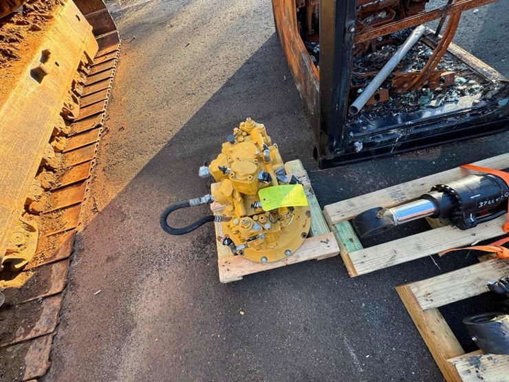 2015-caterpillar-312el-image-16