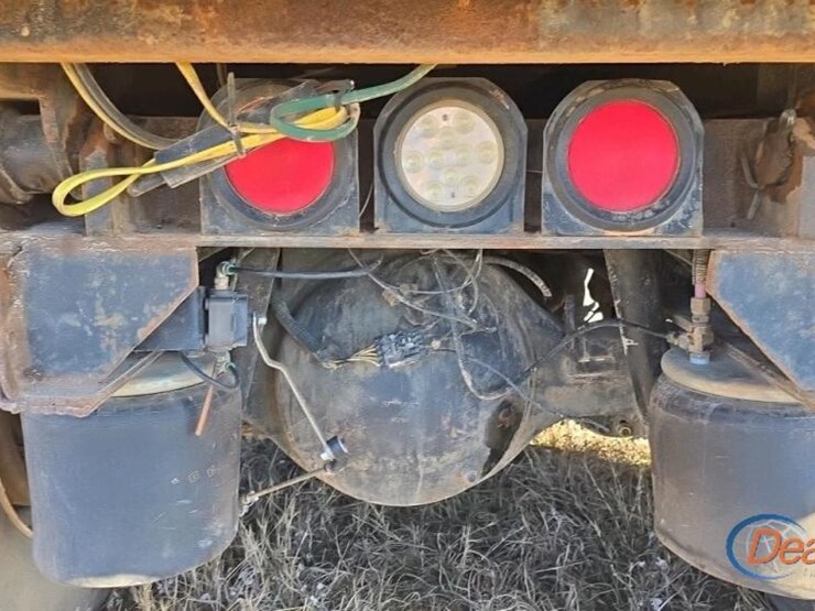 peterbilt-388-image-13