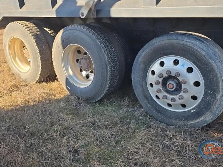 peterbilt-388-image-8