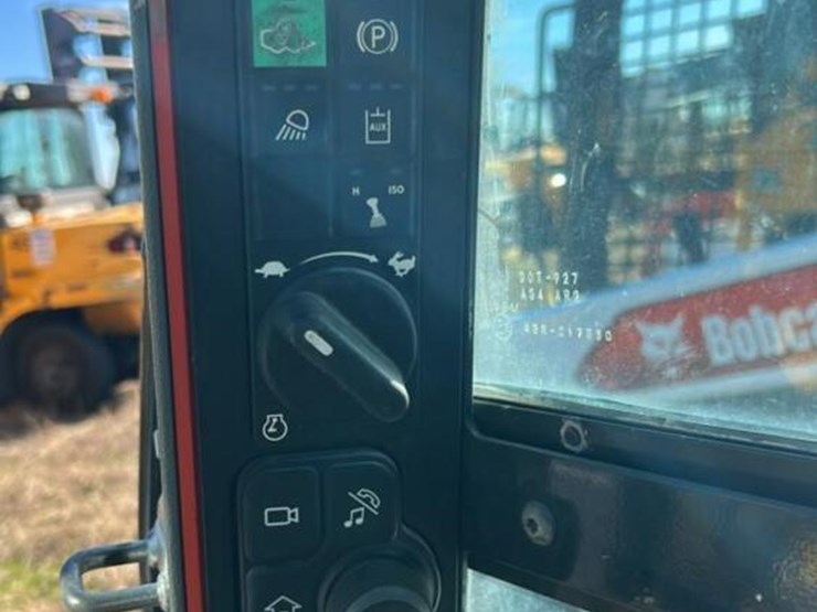 2023-bobcat-t64-image-17