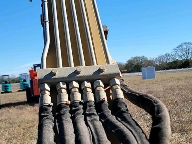 2020-caterpillar-302.7d-image-23