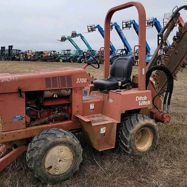 DITCH WITCH 3700