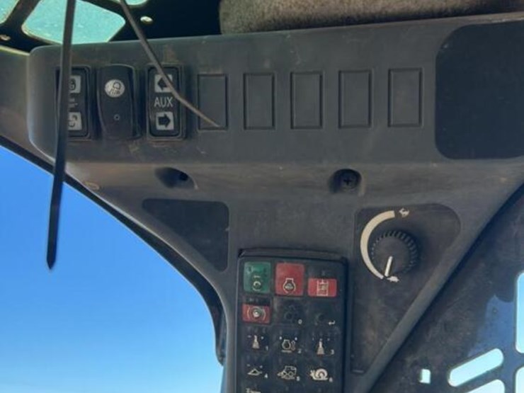 2017-deere-323e-image-15