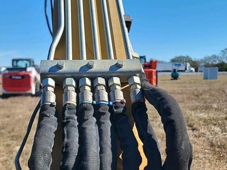 2020-caterpillar-302.7d-image-24