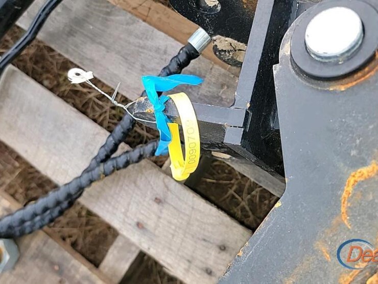 future-32"-hydraulic-tilting-bucket:-fits-1-3-ton-mini-excavator-image-3