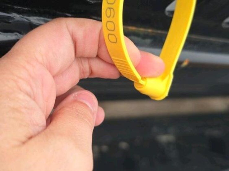 giyi-gy-kh72f-72'-4-in-1-bucket-for-skid-steer-image-3