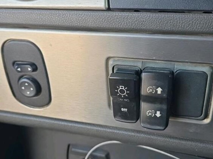 2016-caterpillar-ct660-image-35