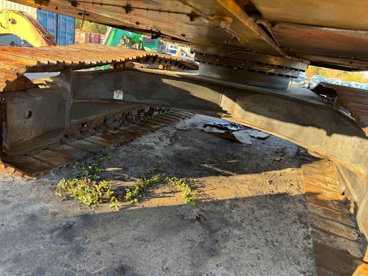 komatsu-pc240-image-21