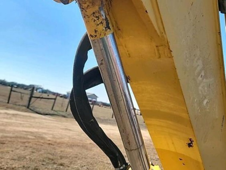 komatsu-pc27mr-3-image-8