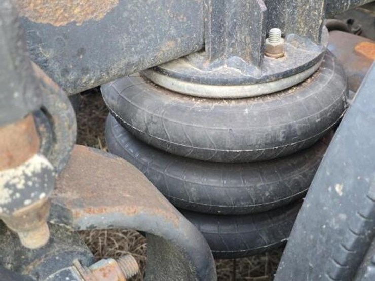 2005-peterbilt-379-image-13