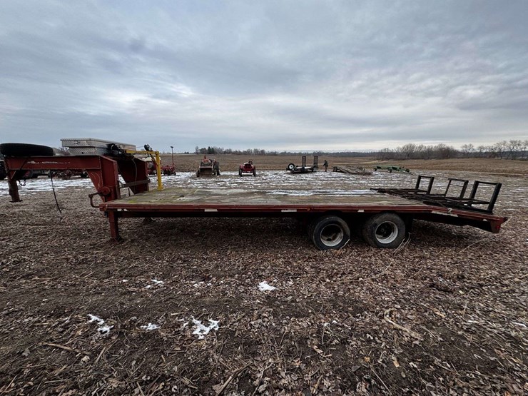holland-formula-150-tandem-axle-w/duals-gooseneck-trailer-image-2