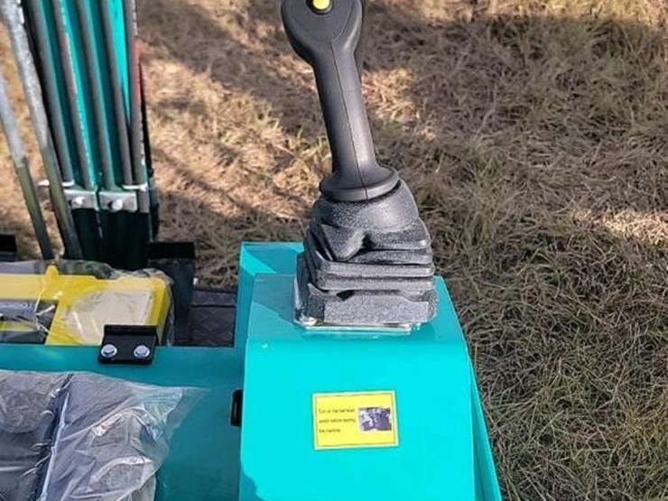 unused-2025-cfg-h15r-mini-excavator,-s/n-20250906w0002:-420cc-gas-eng.,-15"-bkt.,-4x6-tracks,-38.5"-base-image-9