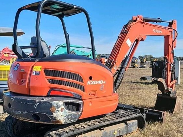 2022-kubota-kx040-image-2