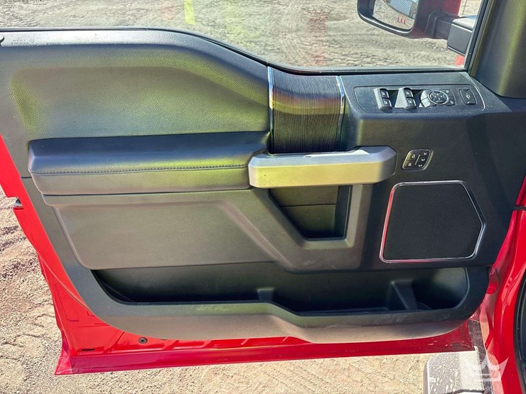 2021-ford-f250-image-13