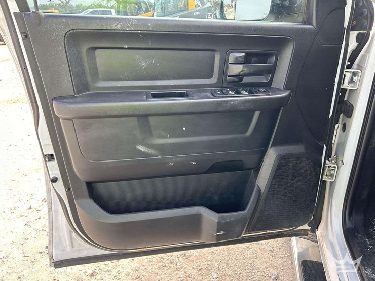 2015-dodge-1500-image-10