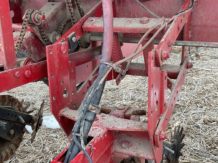 case-ih-cyclo-air-6-row-planter-image-32