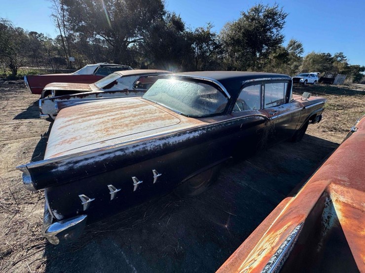 1959-ford-fairlane-500-skyliner-image-7