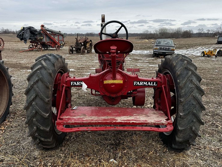 farmall-f-20-narrow-front-on-rubber-image-3