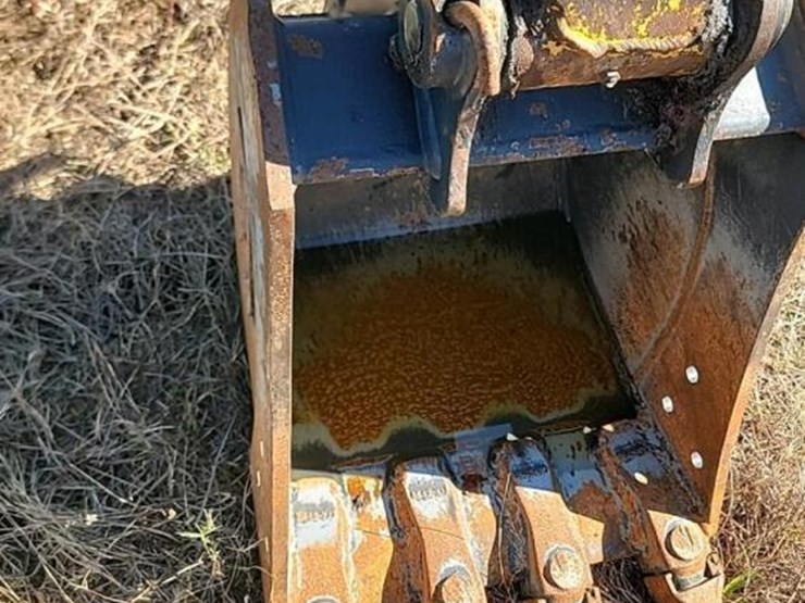 komatsu-pc27mr-3-image-10