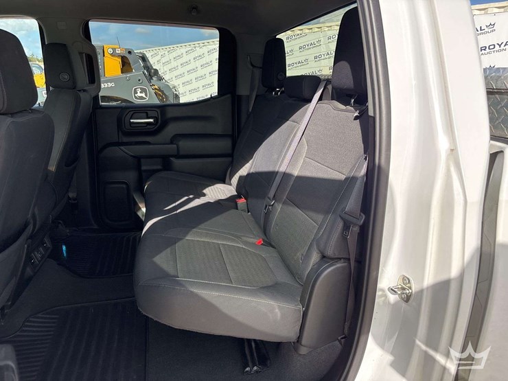 2019-chevrolet-silverado-1500-lt-4x4-crew-cab-pickup-truck-image-29