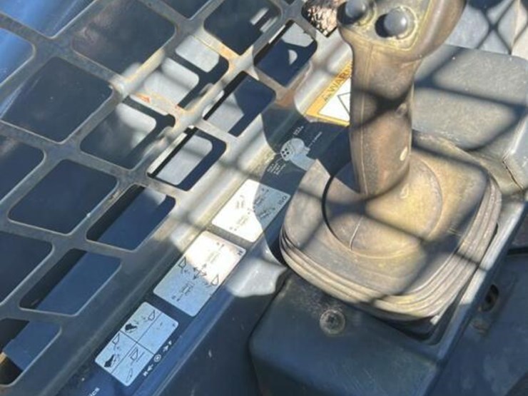 2017-deere-323e-image-18