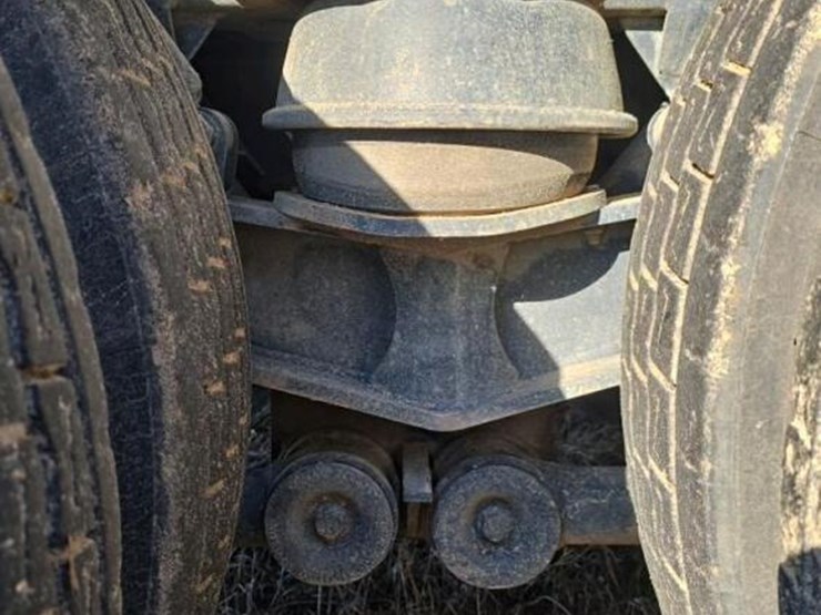 2016-caterpillar-ct660-image-12