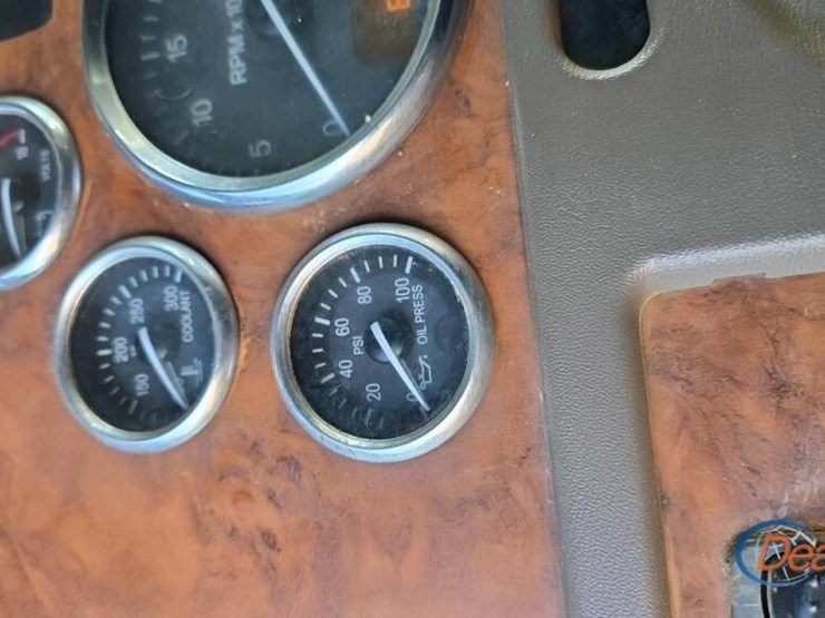 peterbilt-388-image-33