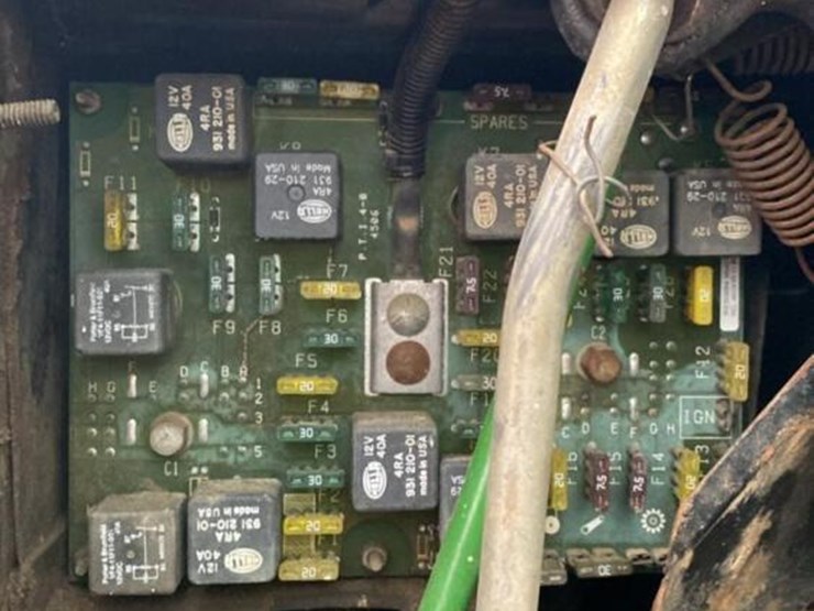 john-deere-4055-image-11