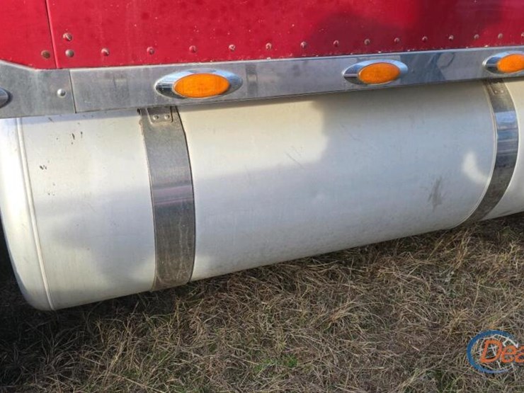 2005-peterbilt-379-image-11