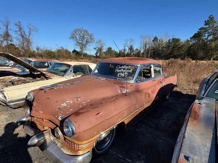 1949-cadillac-fleetwood-image-9