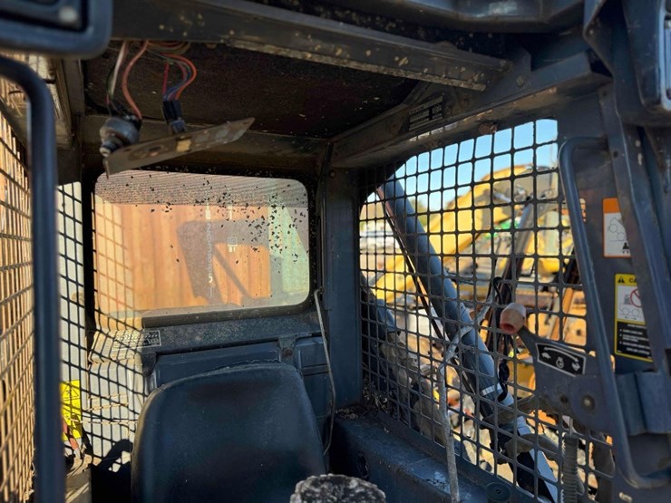 new-holland-ls190-image-4