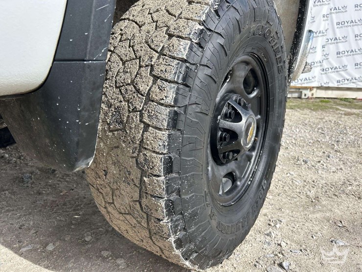 2021-chevrolet-silverado-2500-image-27