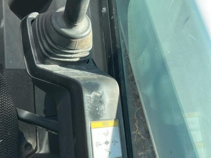 2023-bobcat-t64-image-18