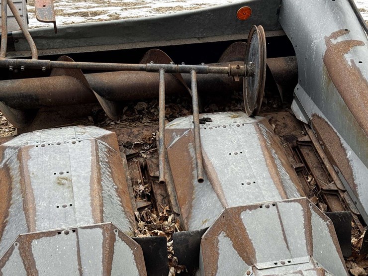 deutz-allis-6-row-corn-head-w/ac-pickup-reel-attachment-image-34