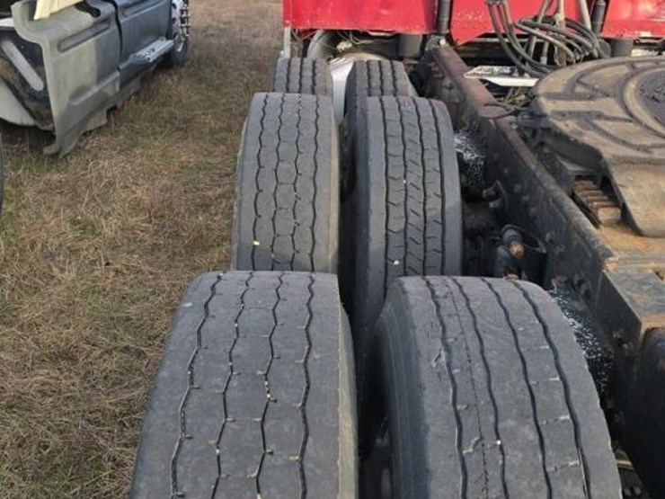 2005-peterbilt-379-image-21