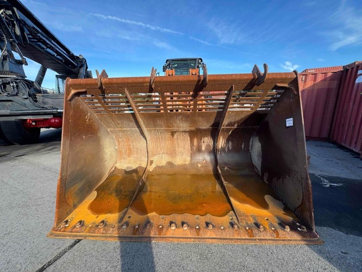 hitachi-zw370-6-image-11