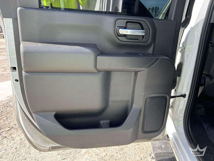 2021-chevrolet-silverado-2500-image-21