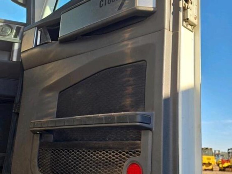 2016-caterpillar-ct660-image-5