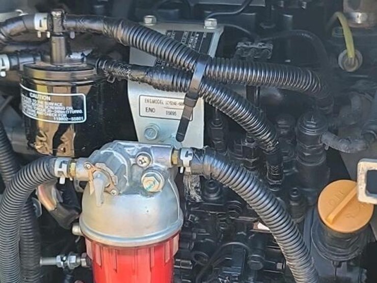 komatsu-pc27mr-3-image-17