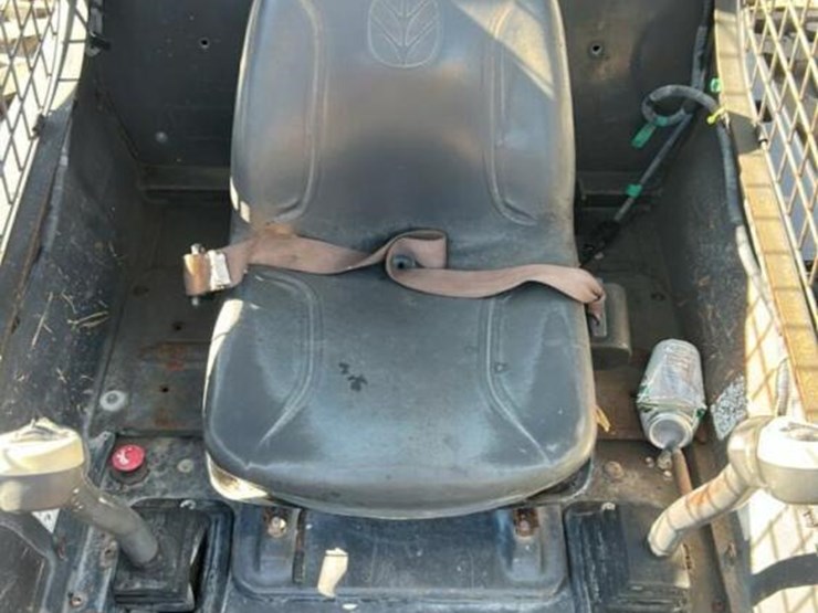 new-holland-l230-image-16