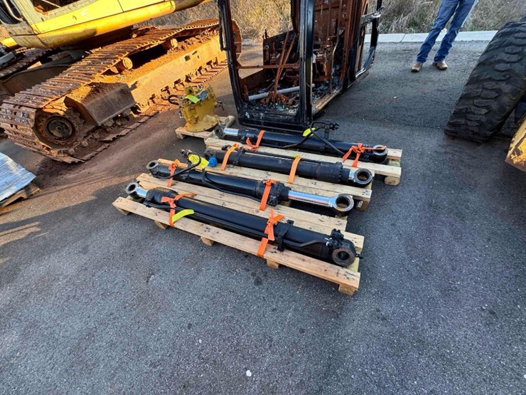 2015-caterpillar-312el-image-20