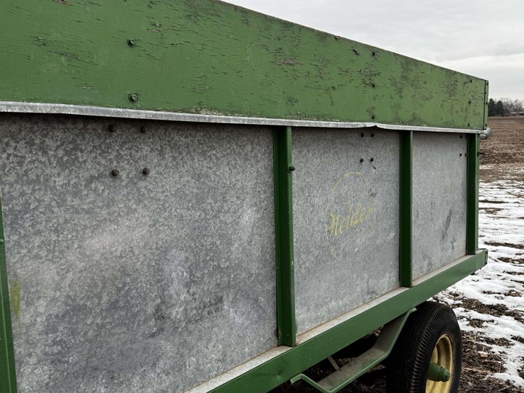 heider-12'-box-wagon-on-john-deere-running-gear-image-22