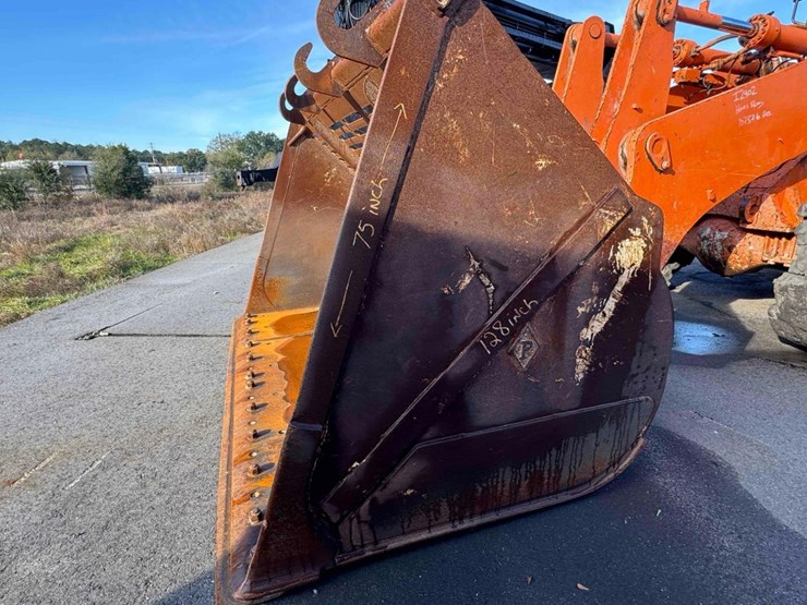 hitachi-zw370-6-image-2